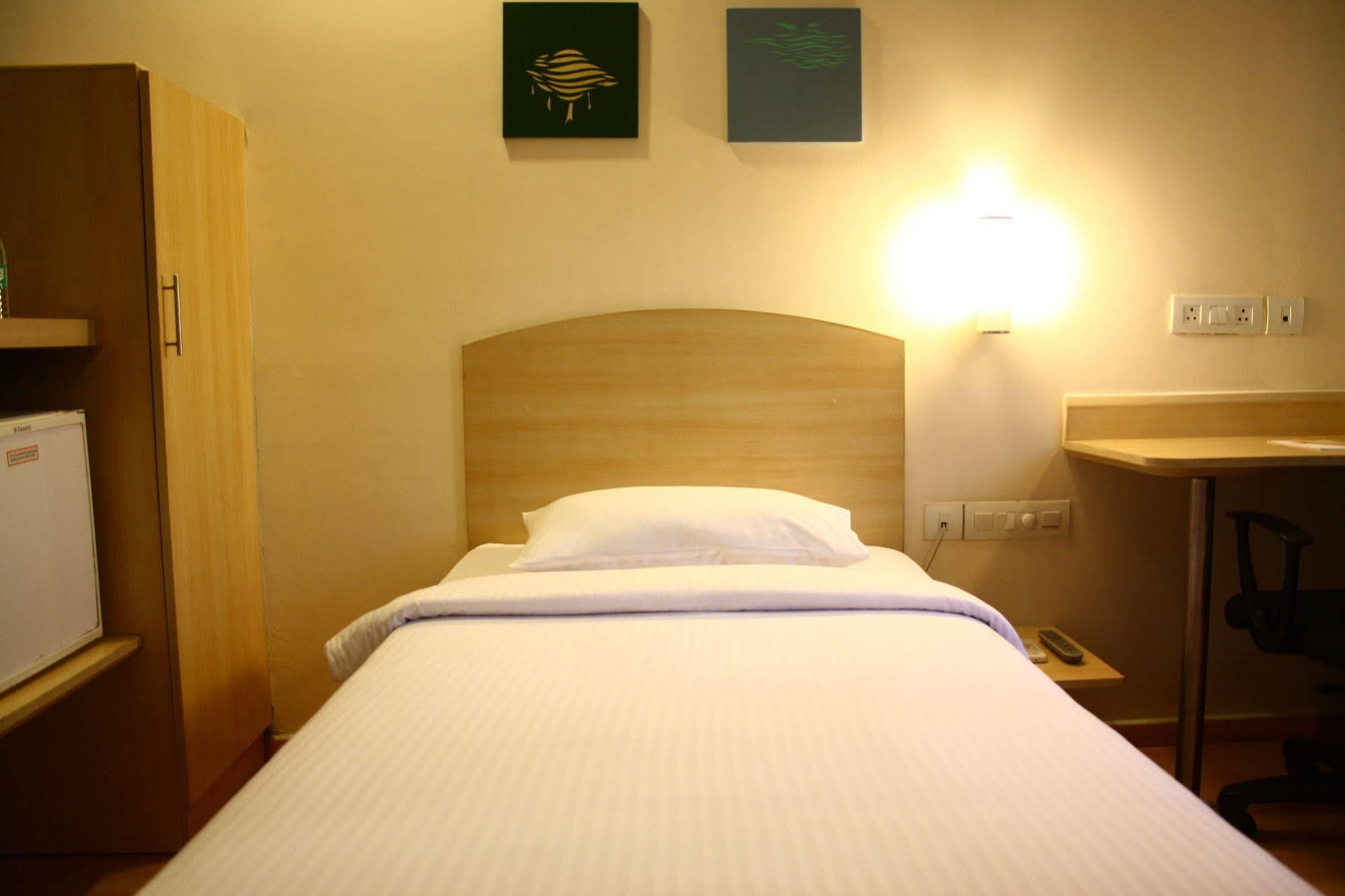 Hotel Manesar Gurgaon Buitenkant foto